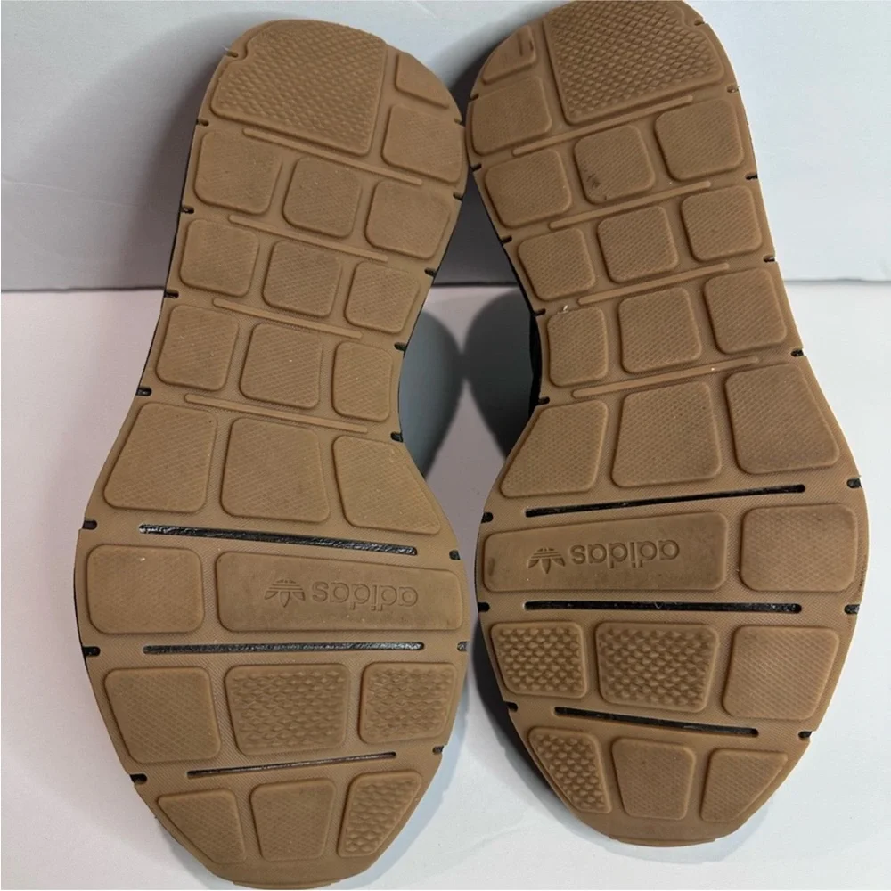 Black Adidas running shows - Picture 5 of 6